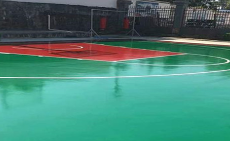 垫江篮球场翻新地面
